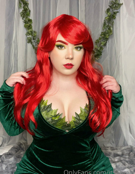 itsahmia actrice sexy photo