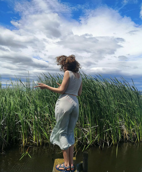 onasinova actrice libre image