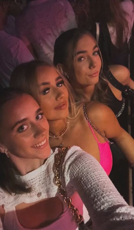 fans de grandes filles uniquement art parfait des photos