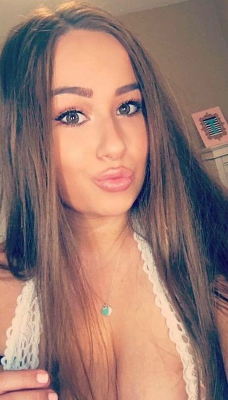 Tatiana Gianacopoulos modèle joli des photos