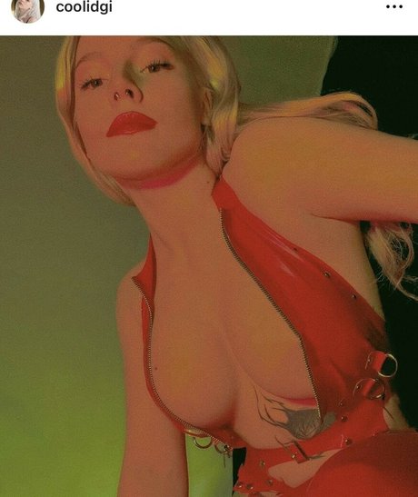 Alisa Kulidzchi modèle chaud galerie