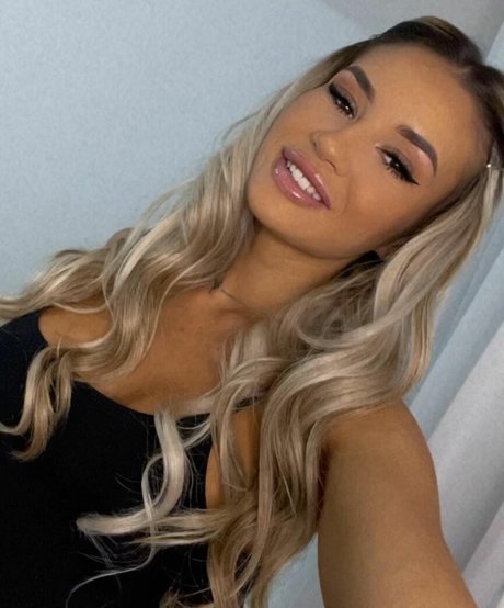 Biancabiiiib modèle exclusif des photos