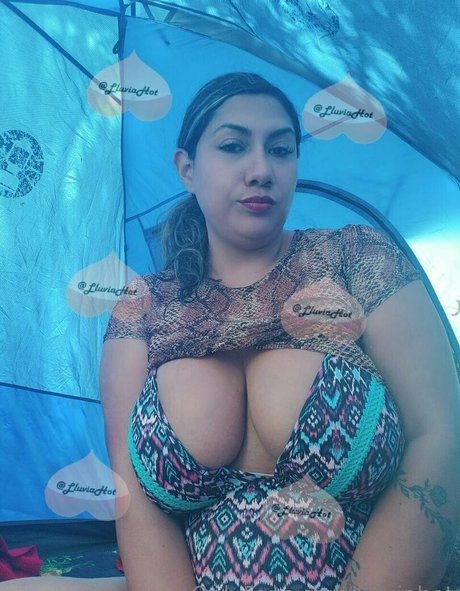 gros seins branlette espagnole onlyfans haut nu image