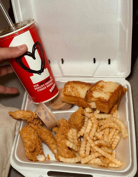 rousse aux gros seins onlyfans chaud et sexy image