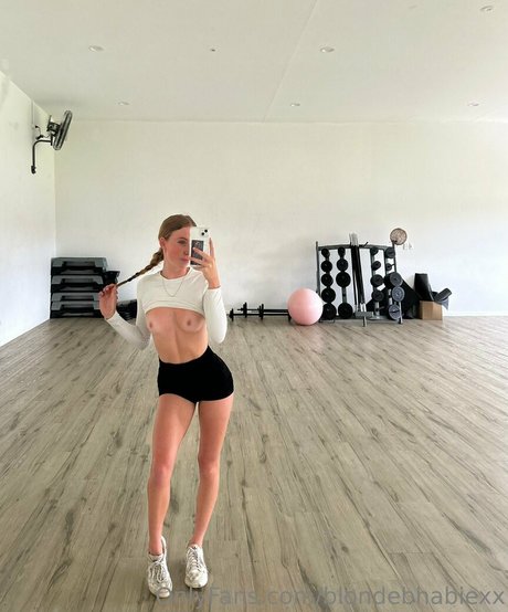 blondebhabiexx star du porno photo