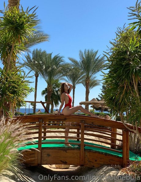 lightbluenebula jolie étoile image