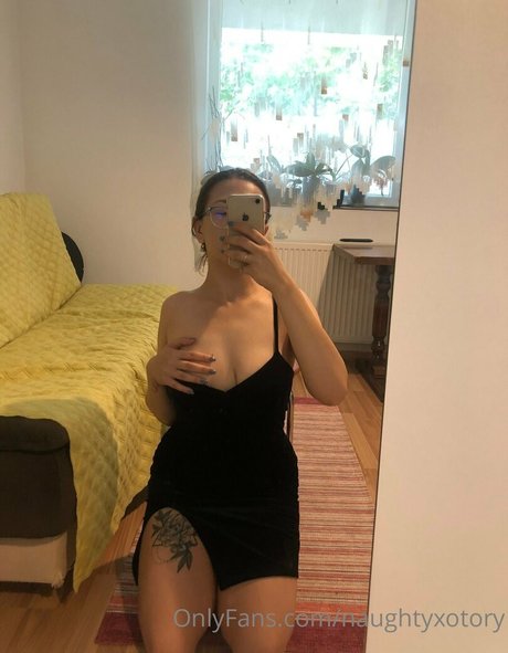 naughtyxotory modèle artistique galerie