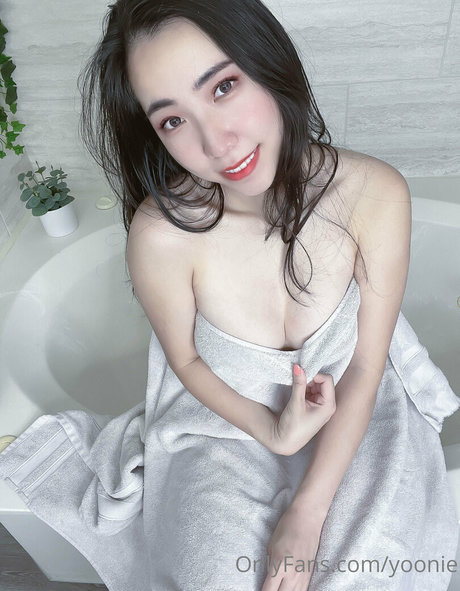Yoonie star du porno adulte photos