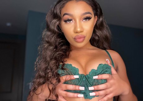 plage seins nus onlyfans nus érotiques image