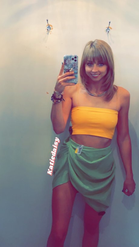 Katiedaisy star du porno de haute qualité archive