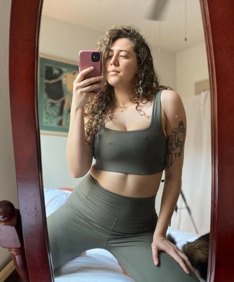 milf affaissée onlyfans top jolie photo