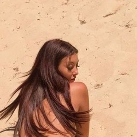 blonde aux gros seins onlyfans top jolie des photos