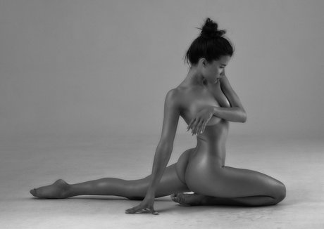 Yoana Nikolova belle actrice archive