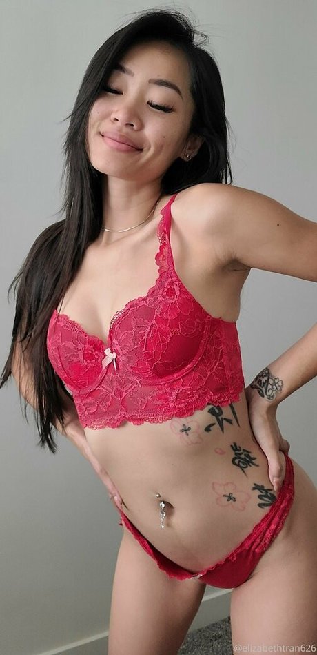 Elizabeth Tran modèles nus photo