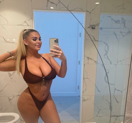 lilybultx art modèle img