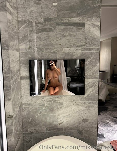 Mikaela Testa étoile sympa images