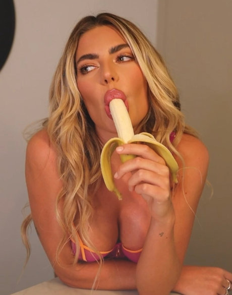 Megan Barton Hanson meilleure star du porno galerie