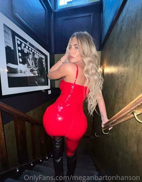 Megan Barton Hanson star pornographique collection