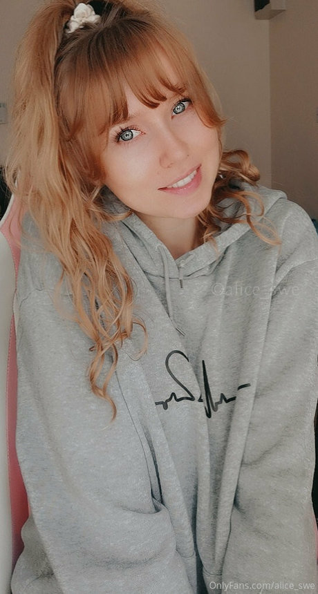 baisers lesbiens onlyfans adulte en haute qualité img