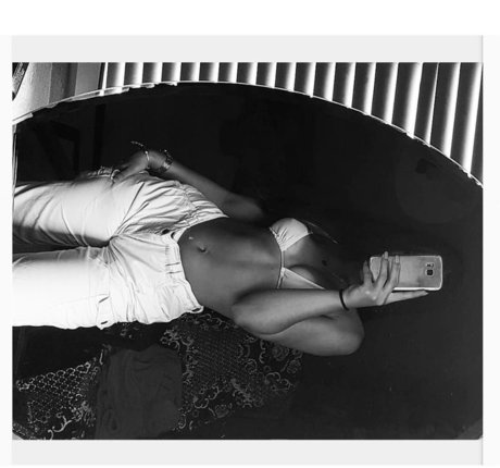 Madalina Mates art modèle archive