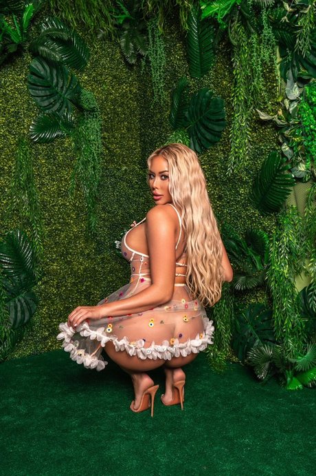 Luxiboo actrice artistique galeries