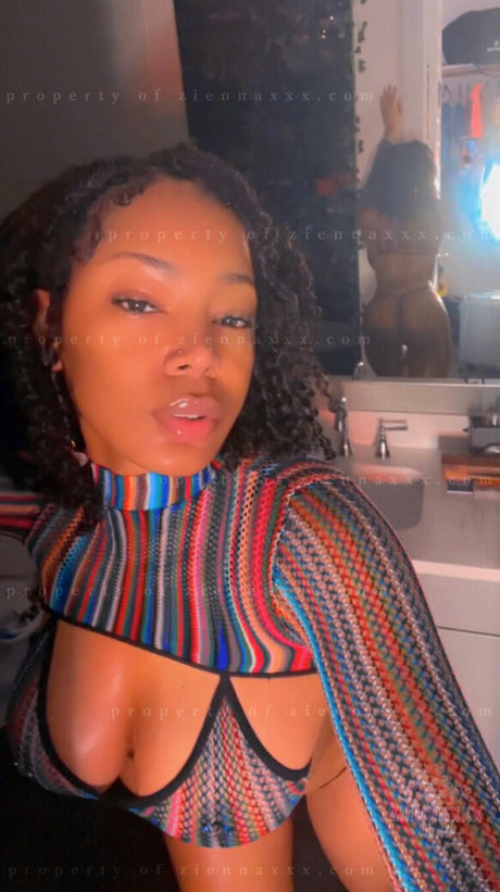 Ziennaxxx modèle adulte images
