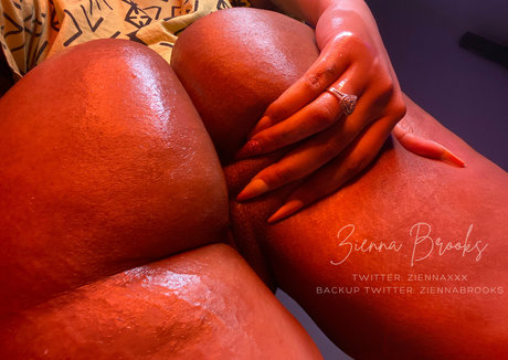 Ziennaxxx star pornographique des photos