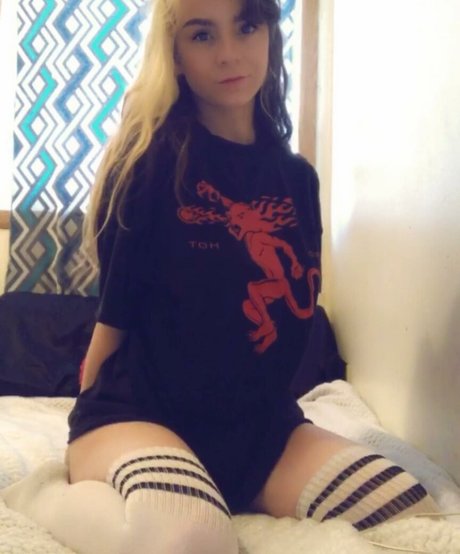 chaton courbé onlyfans top jolie des photos