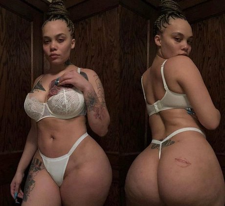 SaraGold nus de stars du porno photo