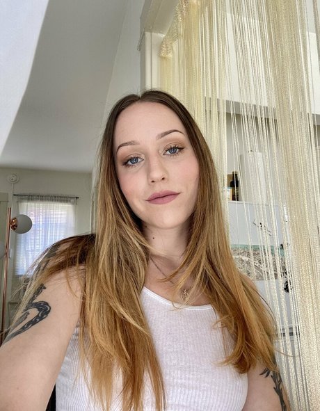 xtinaricci modèle nu photo