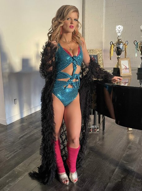 Arden Myrin étoile nue image