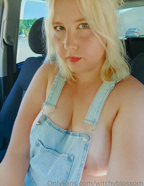 witchyblossom top star photo