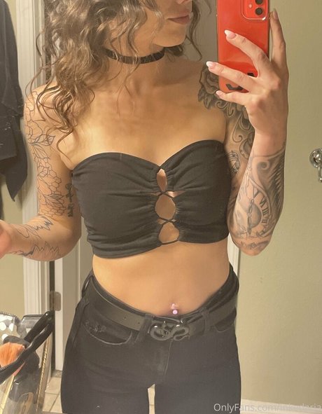 inkedariesgirl haut étoile img