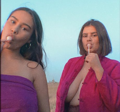 Mirra R star du porno parfaite photo