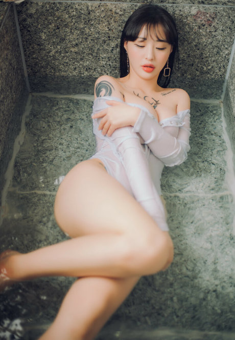 Seolhwa joli modèle image