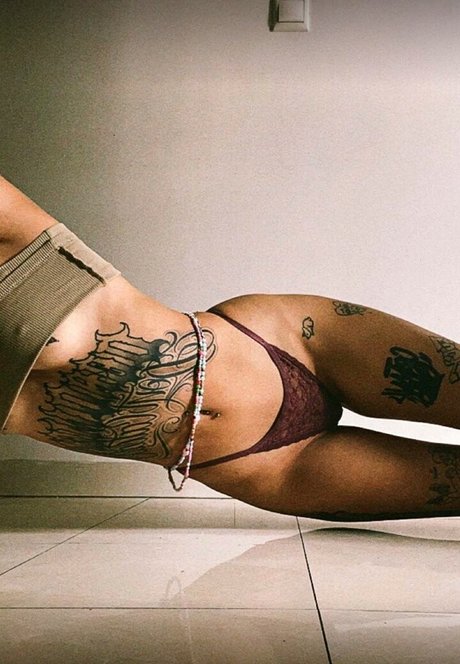 FoxyBebe420 étoile érotique photo