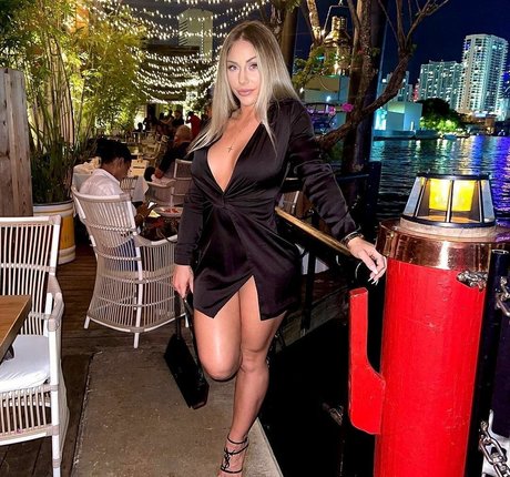 Marine S Mezz star du porno parfaite img