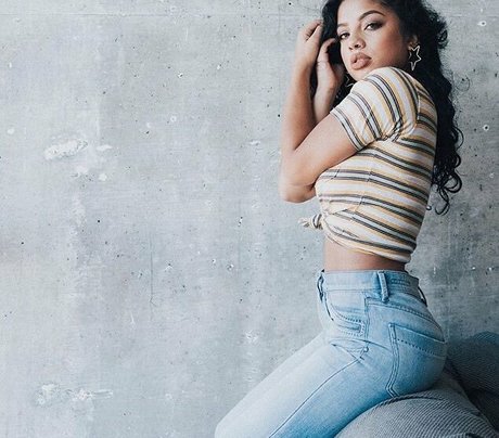 lingerie blanche onlyfans nue en haute qualité images