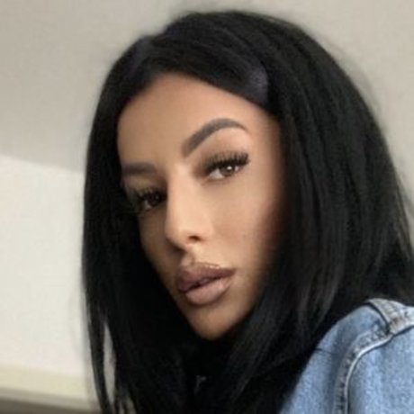 Medeea Larisa modèles nus images