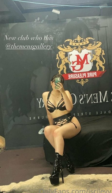 isrileyy modèle exclusif img