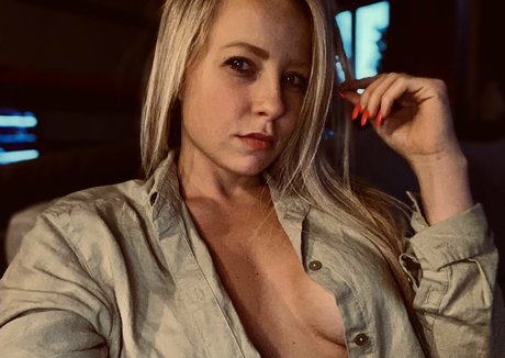 gndtj94 modèle pornographique collection