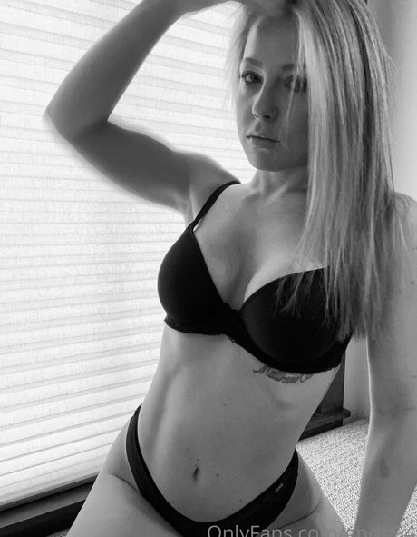 gndtj94 actrice de sexe img