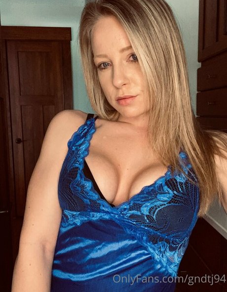 gndtj94 actrice pornographique image