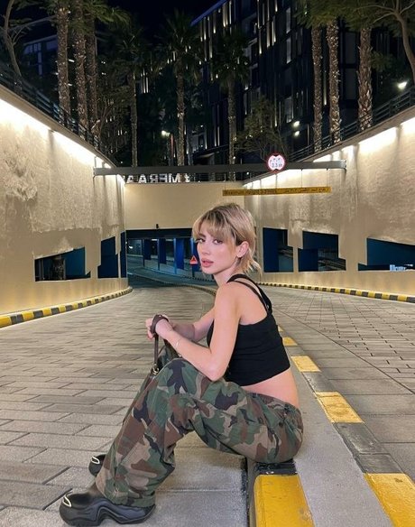 Sevinch Salmanova art de star du porno des photos