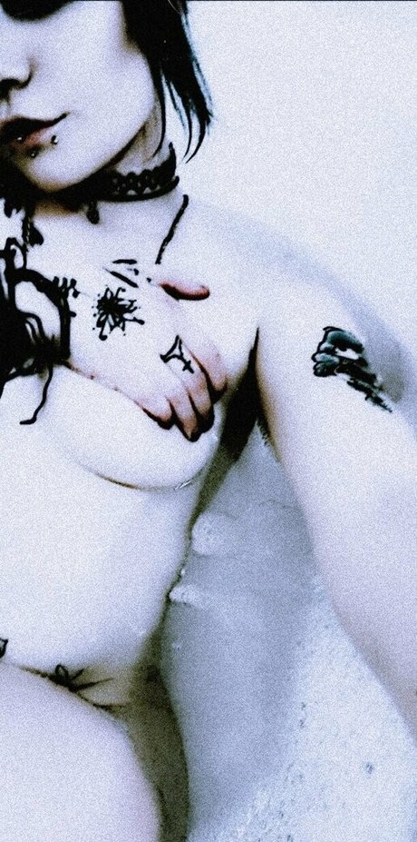 reine de pique onlyfans meilleur sympa img