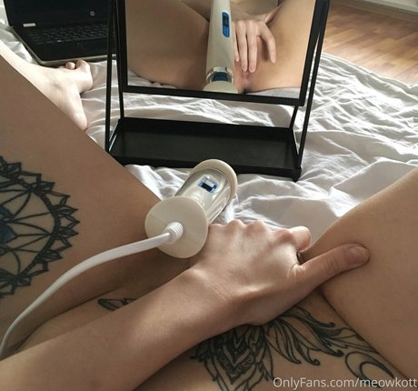 chaton courbé onlyfans hd gratuit archive