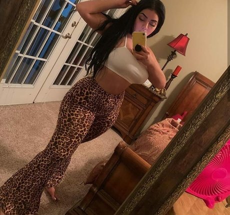 Megan Velez modèle adulte galerie