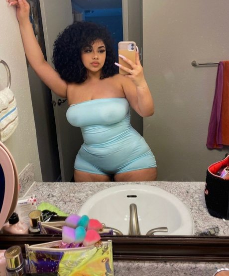 Megan Velez modèle magnifique photo