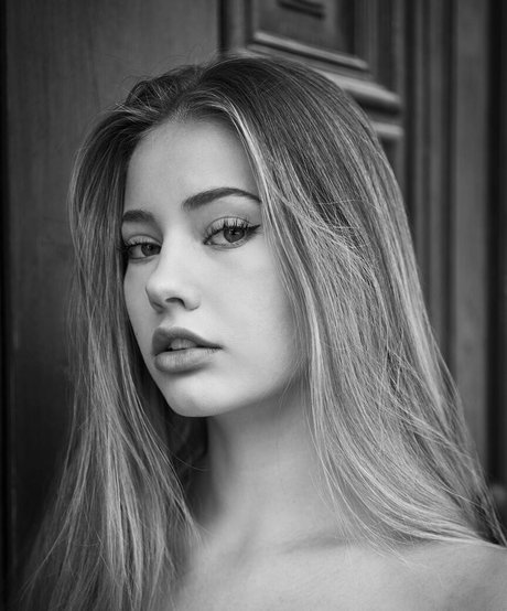 Tatiana Kaer star du porno sexy des photos