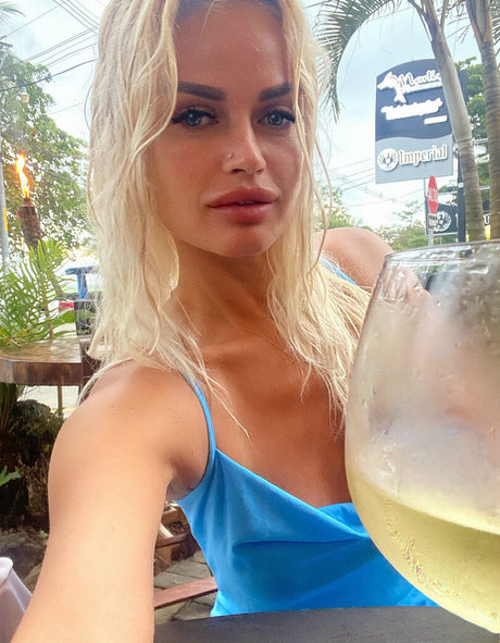 fit miley actrice de nus galerie